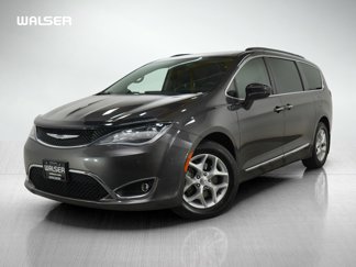 Used 2017 Chrysler Pacifica Touring-L w/ Tire & Wheel Group image 1