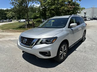 Used 2018 Nissan Pathfinder SV image 1