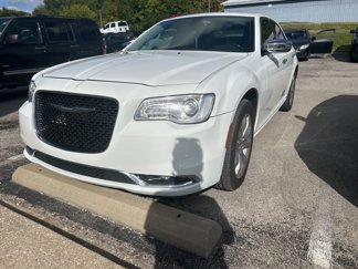 Used 2016 Chrysler 300 C video 1