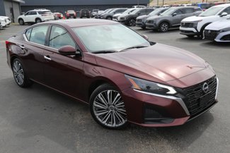 Used 2023 Nissan Altima 2.5 SL image 1