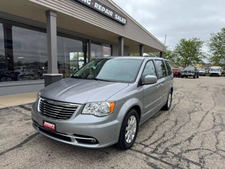 Used 2016 Chrysler Town & Country Touring w/ Driver Convenience Group image 1