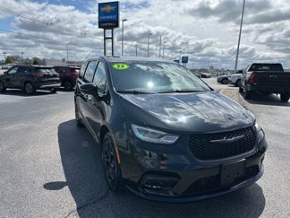 Used 2022 Chrysler Pacifica Touring-L w/ Uconnect Theater Family Group image 1