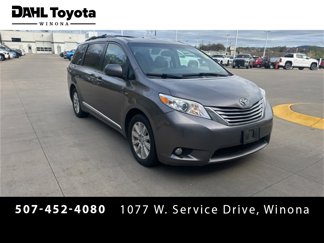 Used 2017 Toyota Sienna XLE image 1