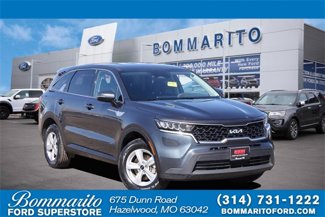 Used 2023 Kia Sorento LX image 1