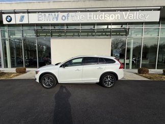 Used 2018 Volvo V60 T5 Cross Country image 1
