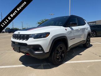 Used 2023 Jeep Compass Trailhawk image 1