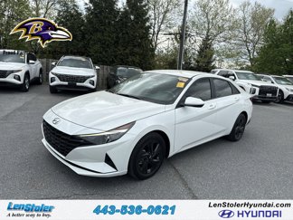 Used 2023 Hyundai Elantra SEL w/ Preferred Accessory Package image 1