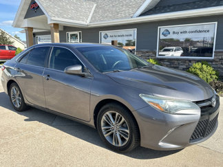Used 2017 Toyota Camry SE image 1