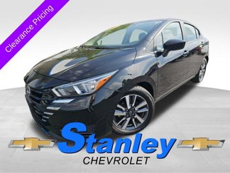 Used 2023 Nissan Versa SV image 1