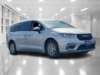 Used 2023 Chrysler Pacifica Touring-L image 1