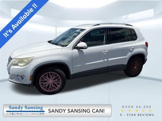 Used 2011 Volkswagen Tiguan SE image 1