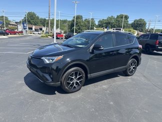 Used 2017 Toyota RAV4 SE image 1