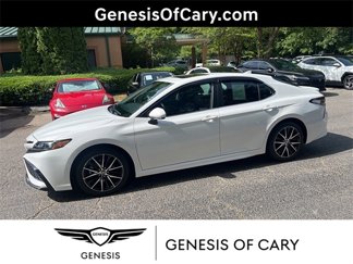 Used 2021 Toyota Camry SE image 1