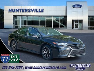 Used 2024 Toyota Camry SE image 1