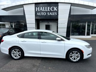 Used 2015 Chrysler 200 Limited image 1