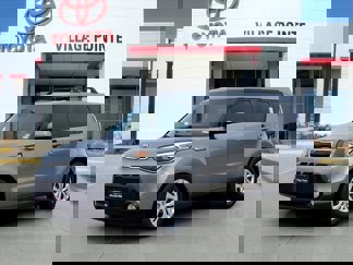 Used 2016 Kia Soul + image 1