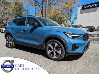 Used 2023 Volvo XC40 B5 Plus image 1