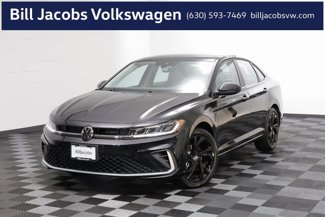 Used 2025 Volkswagen Jetta SE image 1
