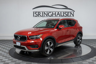 Used 2021 Volvo XC40 T5 Momentum image 1
