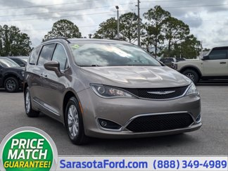 Used 2017 Chrysler Pacifica Touring-L image 1