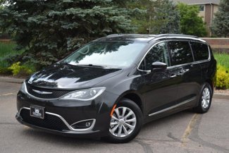 Used 2017 Chrysler Pacifica Touring-L image 1