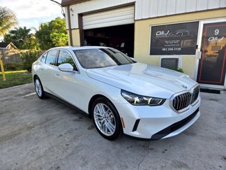 Used 2025 BMW 530i image 1