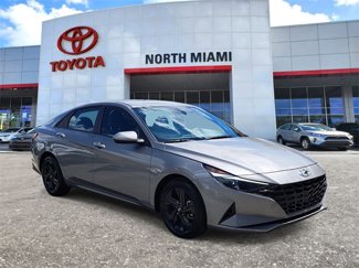 Used 2022 Hyundai Elantra SEL image 1