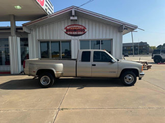 Used 2000 GMC Sierra 3500 Classic SL w/ SLE Marketing Option Pkg 3 image 1