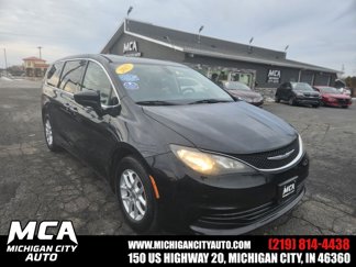Used 2017 Chrysler Pacifica Touring image 1
