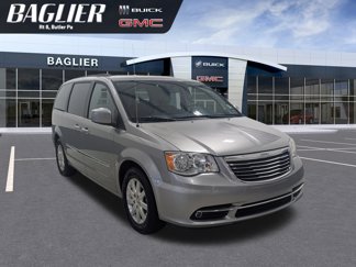 Used 2016 Chrysler Town & Country Touring w/ Driver Convenience Group image 1