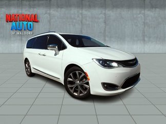 Used 2019 Chrysler Pacifica Limited w/ Tire & Wheel Group image 1