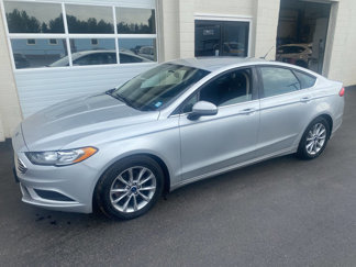 Used 2017 Ford Fusion SE image 1