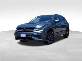 Used 2022 Volkswagen Tiguan SE w/ Panoramic Sunroof Package image 1