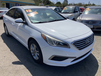 Used 2017 Hyundai Sonata SE image 1
