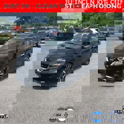 Used 2023 Nissan Maxima SV image 1