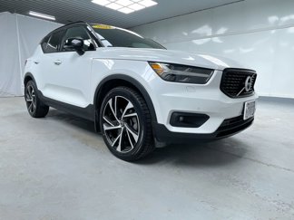 Used 2021 Volvo XC40 T5 R-Design w/ Advanced Package image 1