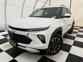 Used 2025 Chevrolet TrailBlazer LT image 1