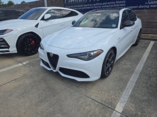 Used 2022 Alfa Romeo Giulia Veloce image 1