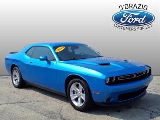 Used 2023 Dodge Challenger SXT image 1