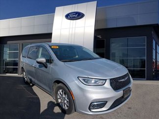Used 2023 Chrysler Pacifica Touring-L image 1