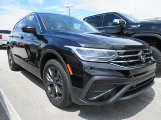Used 2022 Volkswagen Tiguan SE image 1