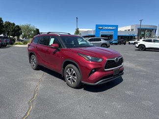 Used 2022 Toyota Highlander XLE image 1