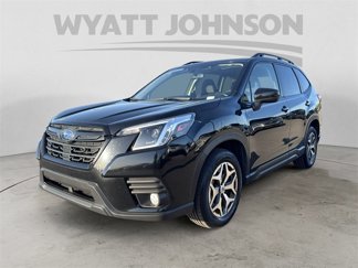 Used 2023 Subaru Forester Premium image 1