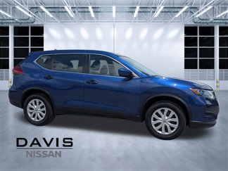 Used 2017 Nissan Rogue S image 1
