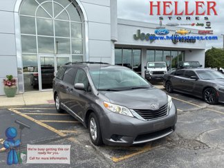Used 2013 Toyota Sienna LE image 1