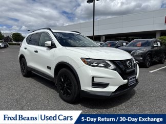 Used 2017 Nissan Rogue SV image 1