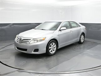 Used 2011 Toyota Camry LE image 1