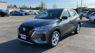 New 2025 Nissan Kicks Play S image 1