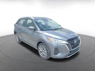 Used 2024 Nissan Kicks SV image 1