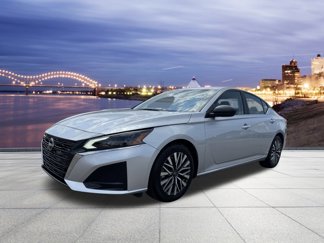 Used 2024 Nissan Altima 2.5 SV image 1